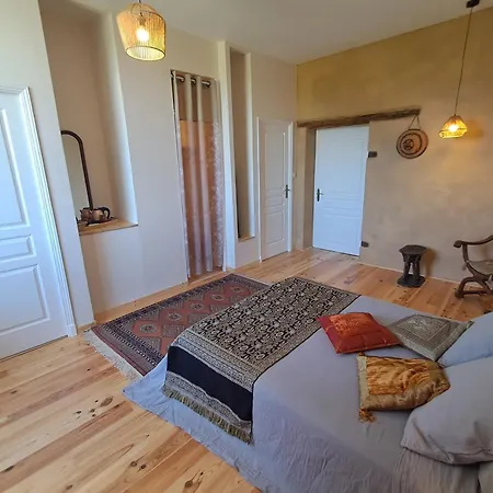 Oda ve Kahvaltı Aux Roses De Cedres Salvagnac