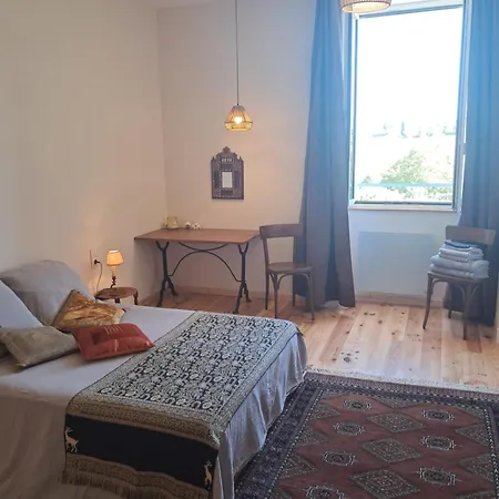 Oda ve Kahvaltı Aux Roses De Cedres *