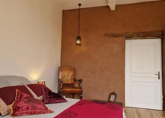 Aux Roses De Cedres Bed & Breakfast