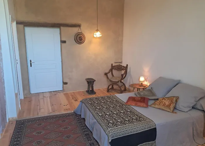 Aux Roses De Cedres Bed & Breakfast *