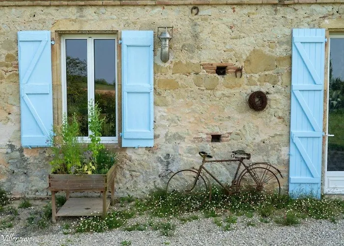 Aux Roses De Cedres Bed & Breakfast