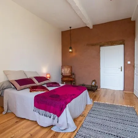 Aux Roses De Cedres B&B *